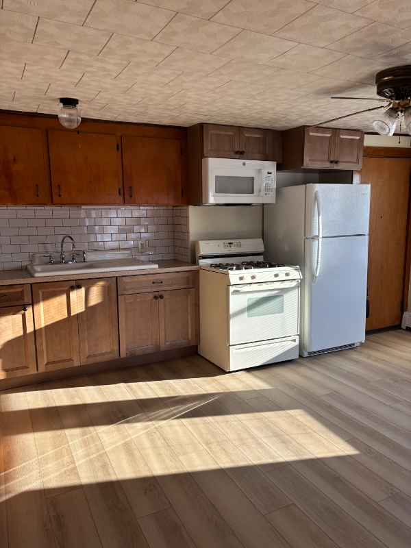 1563 Cove Rd unit 2W, New Bedford, MA 02740 - photo 2