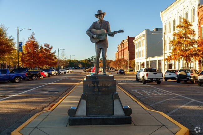 Minutes from North Montgomery, a statue celebrates country music star, Hank Williams.