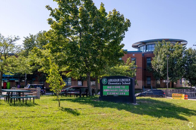 Abraham Lincoln Elementary has a student to teacher ratio of 12 to 1.