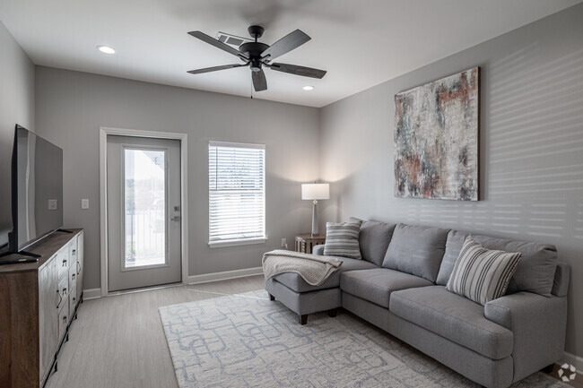 1BR, 1BA - 718SF - Living Room