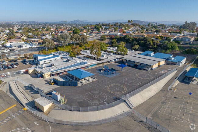 Beyond textbooks, creativity flourishes in the arts programs at Fulton UTK-8.