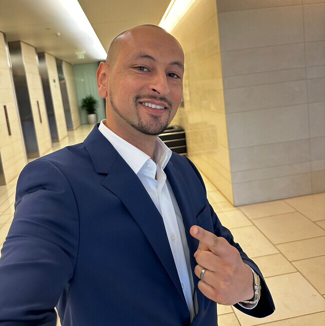 Agent Photo
