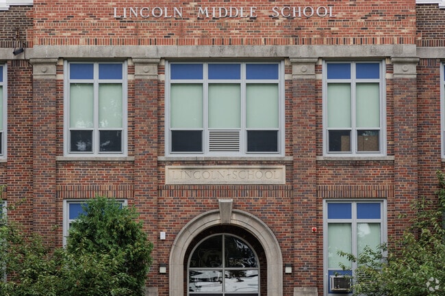 Lincoln Middle School serves students from grades 6-8.