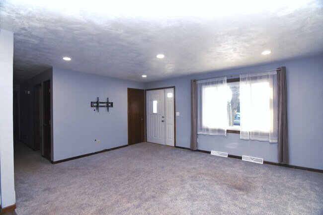 3540 N Gillett St, Appleton, WI 54914 - photo 7