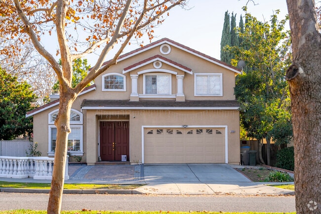 Discover tranquility in the well-maintained streets of Chaboya.