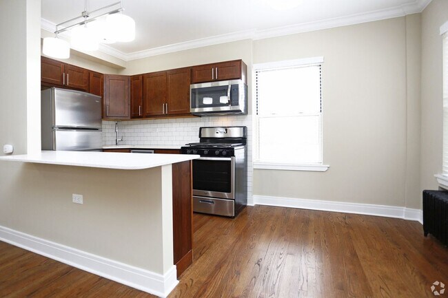 Renaissance - 901 W Argyle St, Chicago, IL 60640 - photo 4