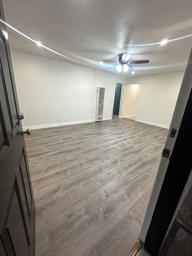 2302 W Roberta Ave unit 6, Fullerton, CA 92833 - photo 4