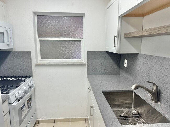 Benway Villas, Hialeah, FL 33012 - photo 7