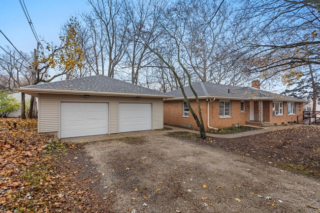 1320 Alms Dr, Champaign, IL 61820 - photo 3