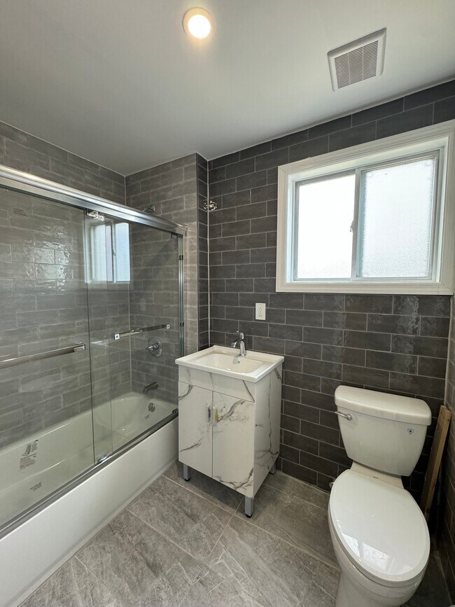 203 N 8th St unit 1, Lindenhurst, NY 11757 - photo 4