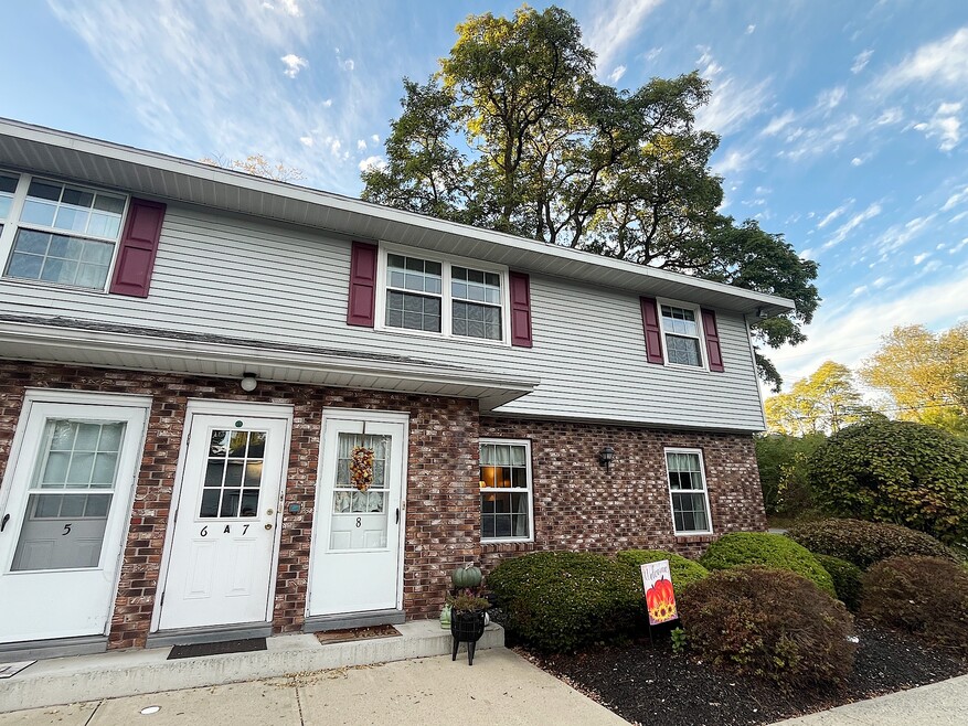 25A Pine Ln unit 25A Pine Lane Apt 7, Albany, NY 12203 - photo 1