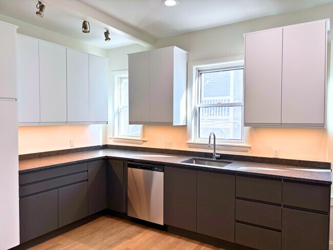 94 Hillside St unit 3, Roxbury Crossing, MA 02120 - photo 7