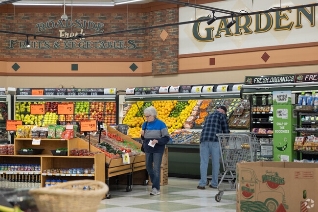 Roger's Foodland is the closest grocery store to many residents of Vineland.