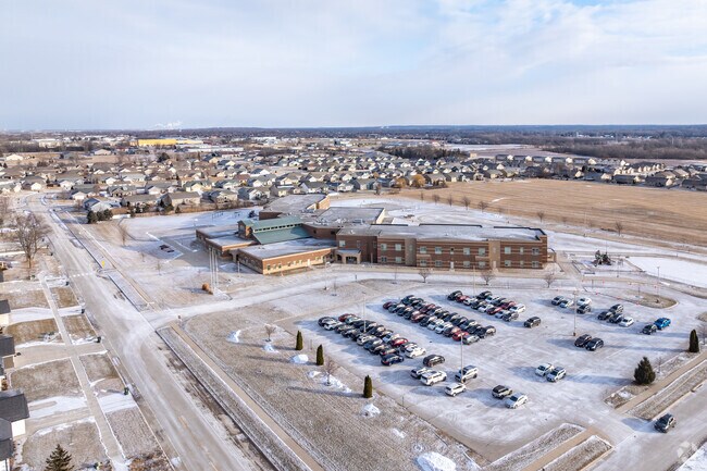 Susie C Altmayer Elementary school in De Pere a student-teacher ratio of 15 to 1.
