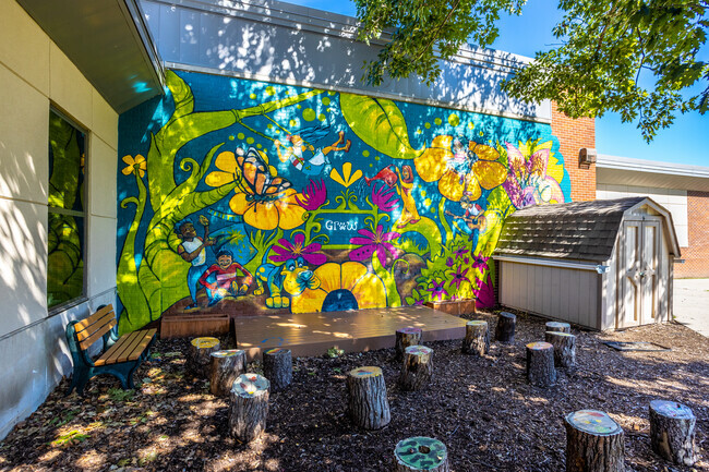 Hillis Elementary campus has lots of art murals in Merle Hay, IA.