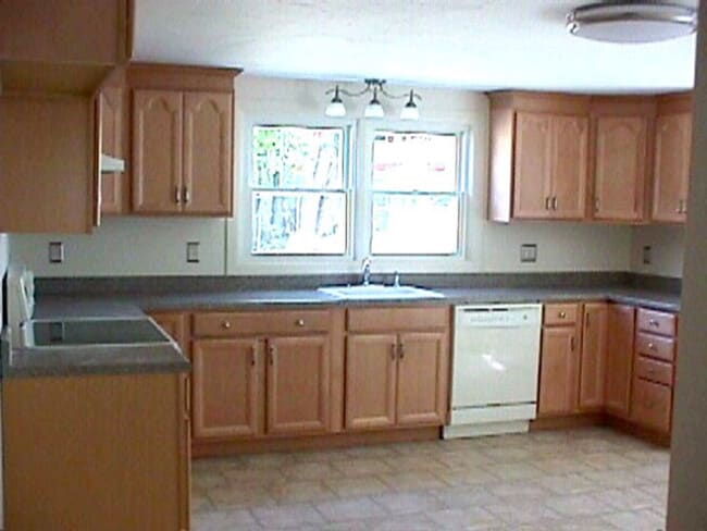 216 5th St unit 1, Leominster, MA 01453 - photo 3