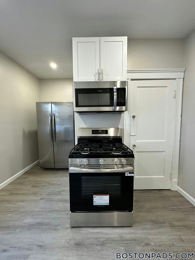 45 Warner St unit 1, Medford, MA 02155 - photo 3