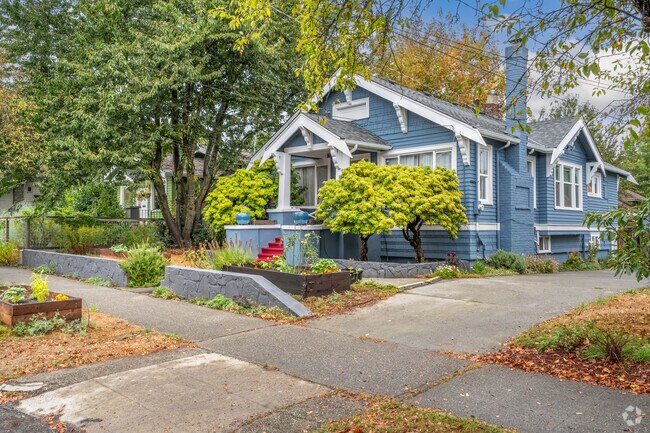 This 1920s Craftsman home sits on a quiet residential street in Mann, Seattle.