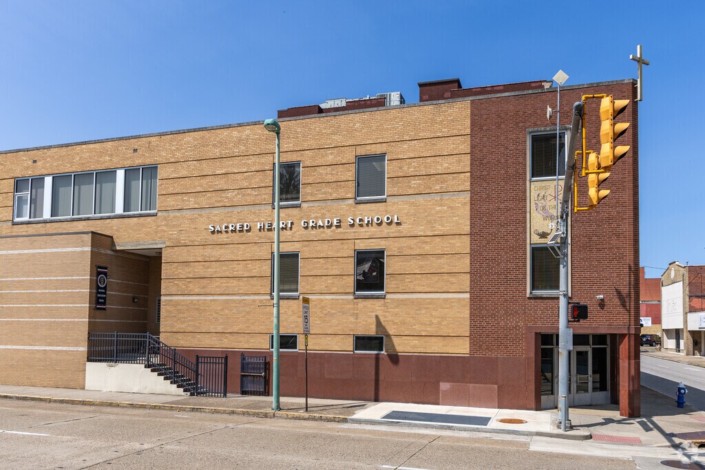 Sacred Heart Grade School is a private school located in Charleston, WV.