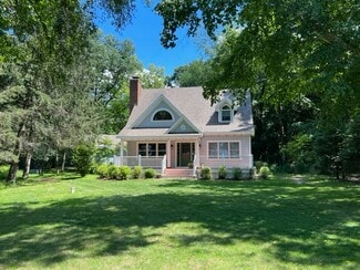 3995 Lake Forest Path, Stevensville, MI 49127