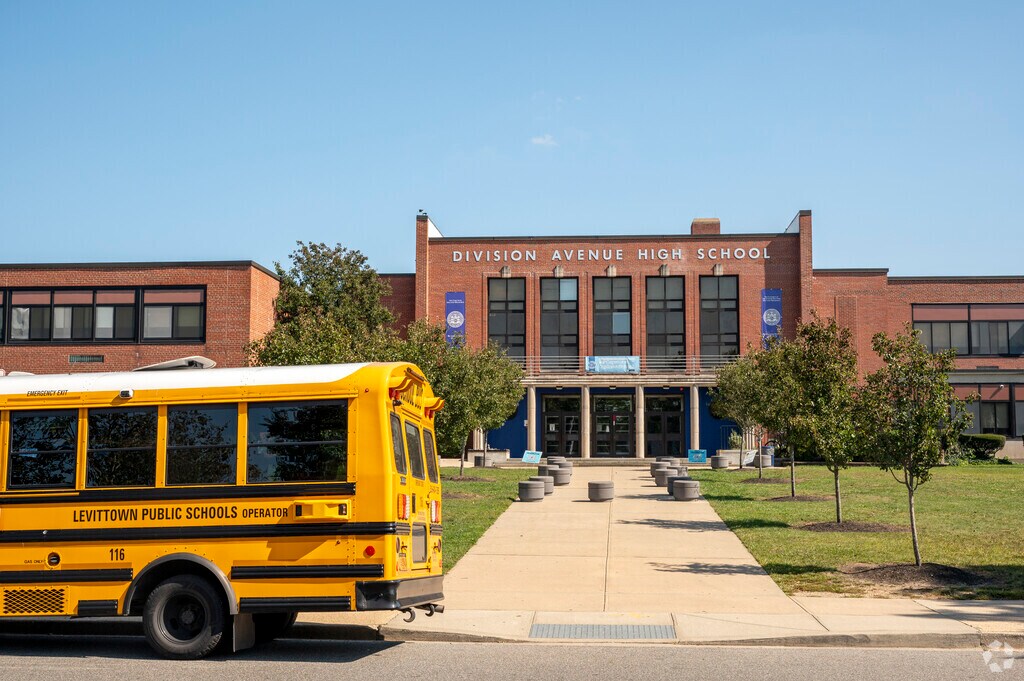 Division Avenue High School has 1,013 students with a student-teacher ratio of 12:1.