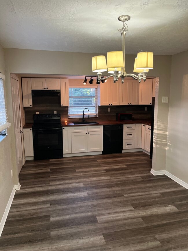 2310 E Minnehaha St, Tampa, FL 33610 - photo 5