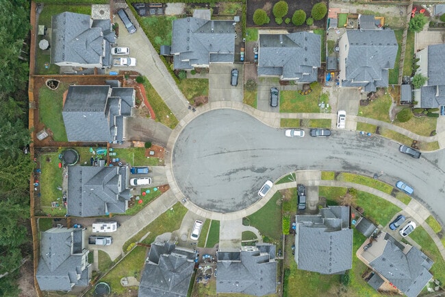 Many homes in The Farm at Woods Creek sit on quaint cul-de-sacs.