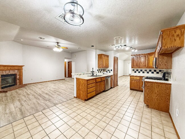 6605 NW 134th St, Oklahoma City, OK 73142 - photo 5