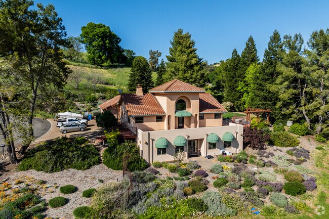 Spanish Revival homes decorate the streets in Bucktown.