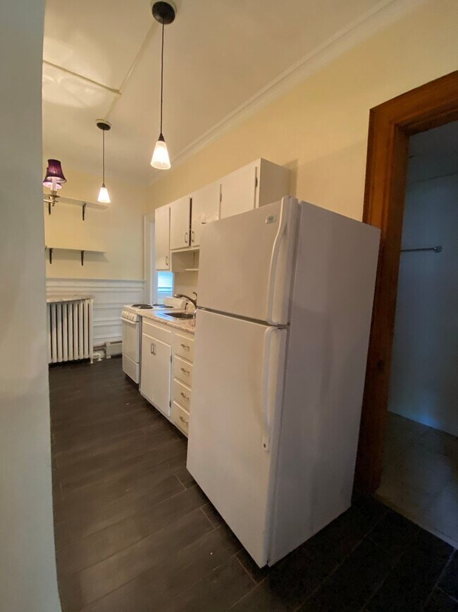 207 S Union St unit 207 South Union St, Burlington, VT 05401 - photo 2