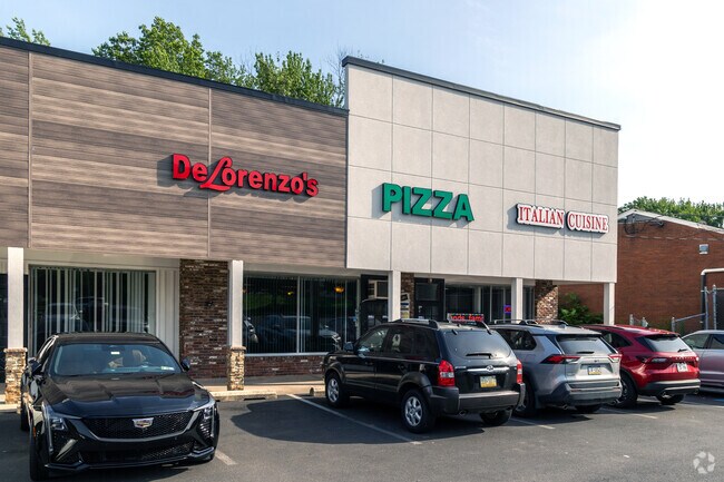 De Lorenzo's Pizza is a favorite among the Vermilion Hills residents.