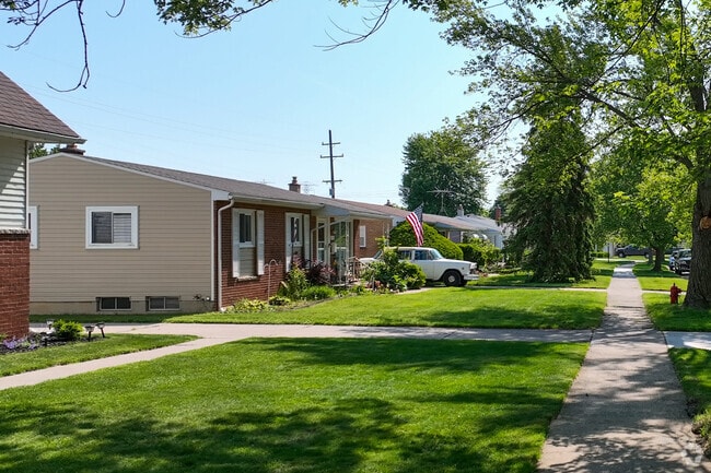 A row of ranch-style homes in beautiful Rockwood.