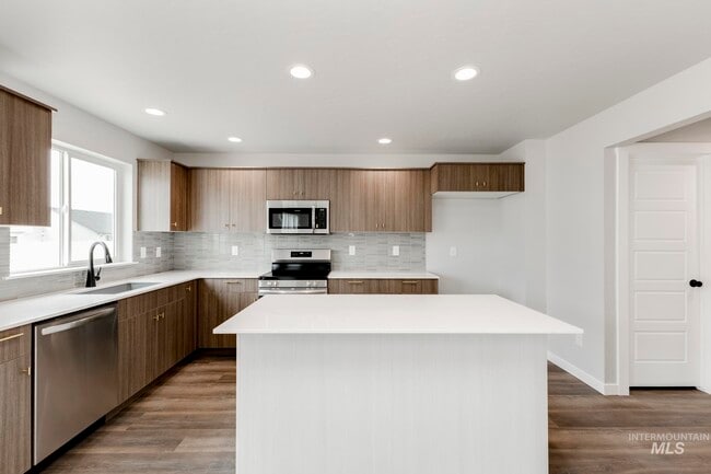 9218 W White Jasmine Ct, Nampa, ID 83687 - photo 3