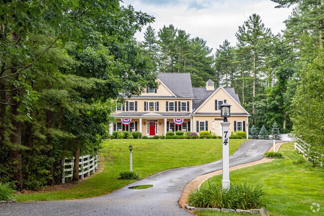 Massive colonials are common within the neighborhood of Carlisle.