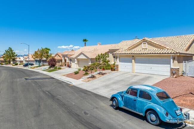 A typical street of single family homes in the Henderson neighborhood of South Fork Nevada.