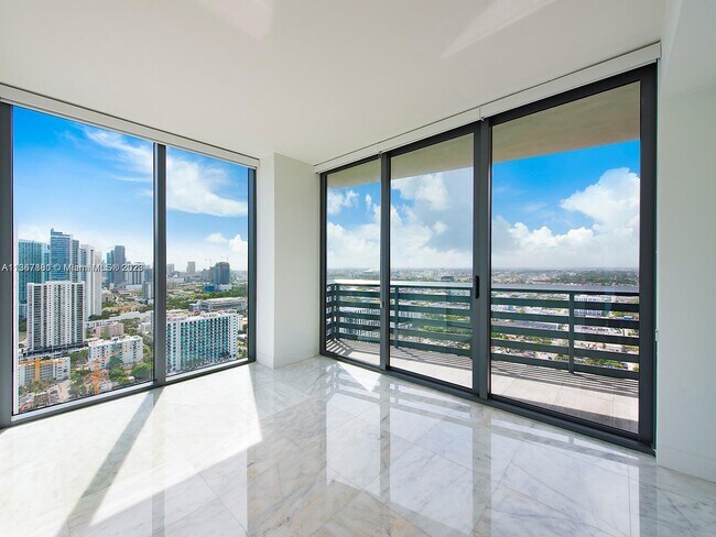 Icon Bay unit 3608, Miami, FL 33137 - photo 7