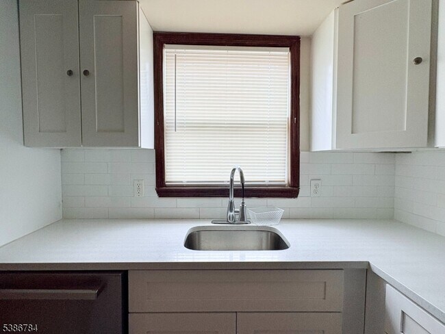 168 Pacific St unit 1, Newark, NJ 07105 - photo 2