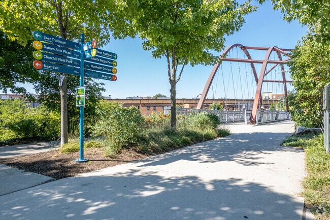 The 606 Bloomingdale Trail connects all things on the West Side of Chicago through Bucktown.