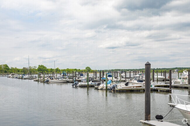 Moonbeam Great Kills Marina is a private dock located in Great Kills Park.