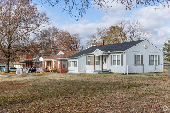 Humble cottages and bungalows make up a significant percentage of Henryetta homes.