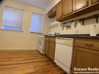 21 Fairbanks St Unit 2, Brookline, MA 02446