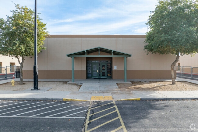 Mountain Vista Academy in San Tan Valley gets a rating of 8/10 from GreatSchools.com.