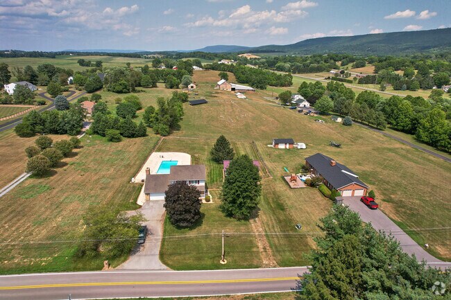 Shining Tree is a private school located in rural Washington County.