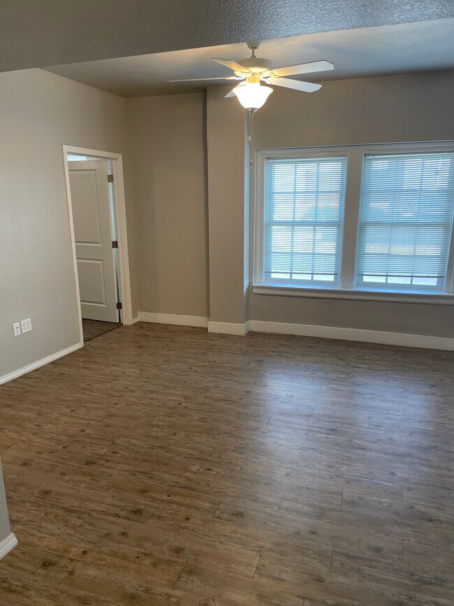 Laguna Loft Apartments 400 Conrad Hilton Blvd, Cisco, TX