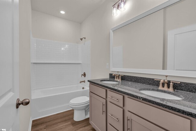 2032 Halton Oaks Dr, Spartanburg, SC 29303 - photo 3