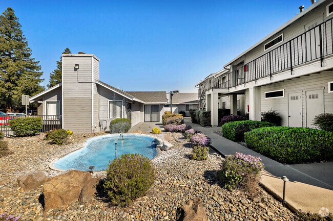 Building Photo - Pool