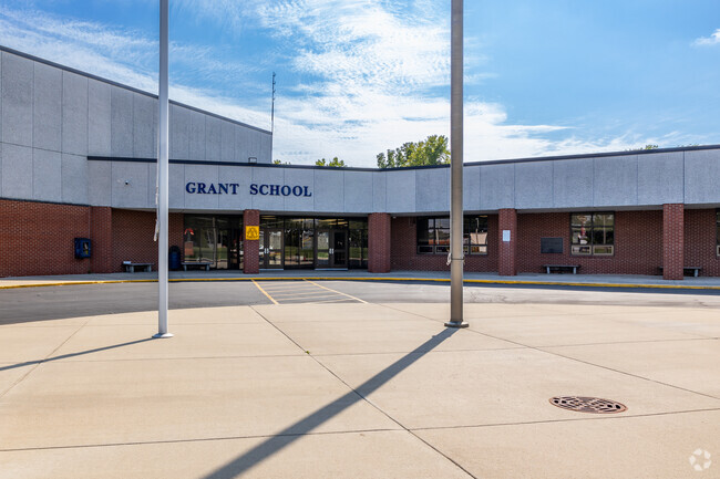 Experience dynamic learning and growth at Grant Middle School in Fairview Heights.