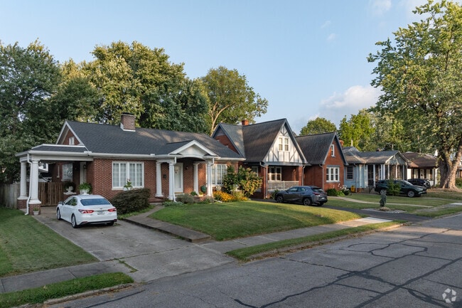 This row of homes borders Akin Park and is a highly sought-after residential location.