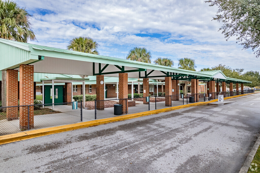 Pine Ridge Elementary School in Clermont, FL serves 799 students in grades Prekindergarten-5.