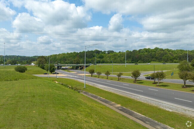 Gardendale is close to I - 65 for an short commutet Birmingham.